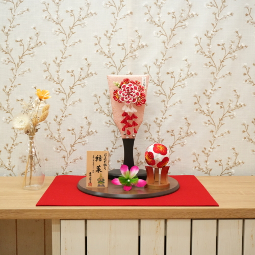 <span class="title">平飾り羽子板髪飾り〜シャクヤク〜33,000円(税込)間口38cm</span>