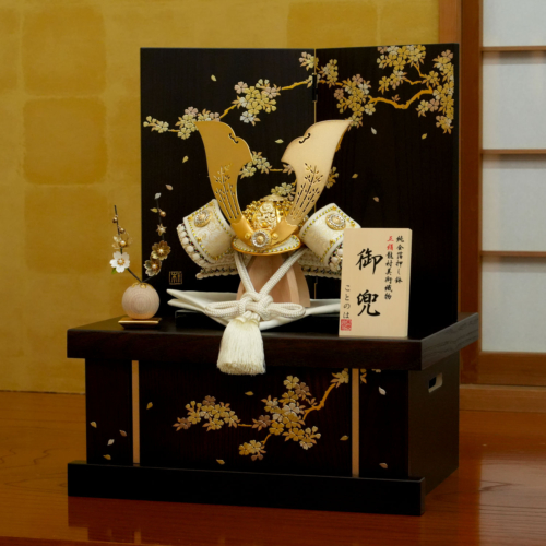 <span class="title">収納兜桜貴(おうき)｜178,500円(税込)｜間口38cm</span>
