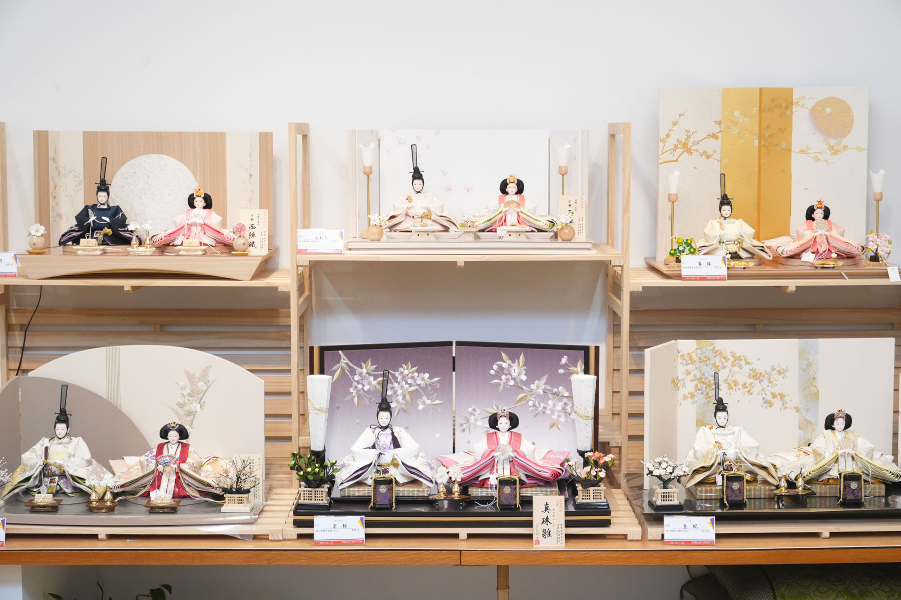 掛川総本店 比較しやすい展示棚