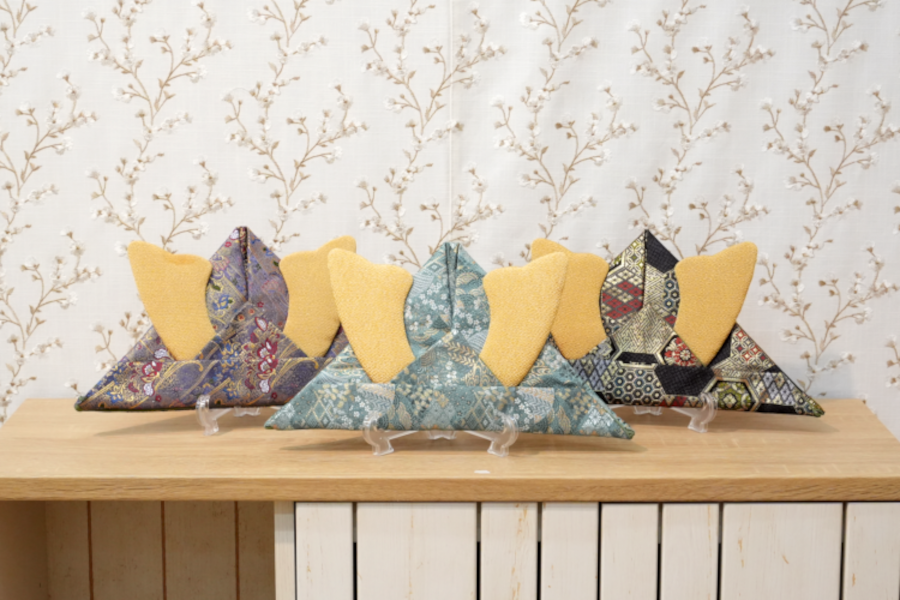 五月人形ご来店予約特典の折り紙兜（金襴）